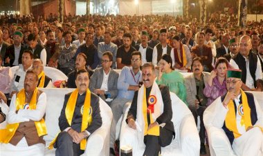 CM presides over first cultural night of Shri Renuka Ji fair