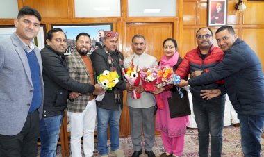 Delegation of Computer Teachers call on CM