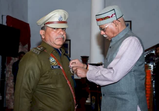 Governor Shiv Pratap Shukla conferred President's Medal on Bhagat Singh Thakur SP Hamirpur