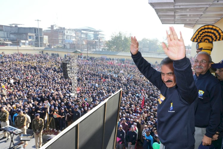 CM leads anti-Chitta awareness walkathon organised in Hamirpur