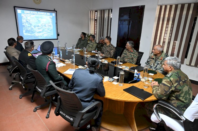 Army Commander,Western Command,visits Sainik School Sujanpur Tira