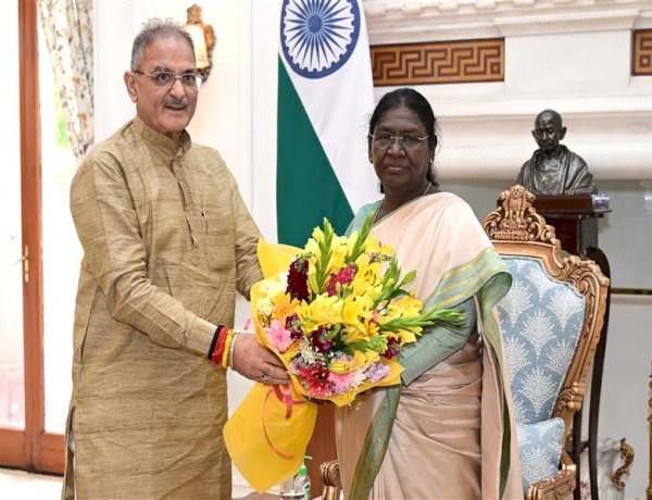Governor calls on President Droupadi Murmu in New Delhi