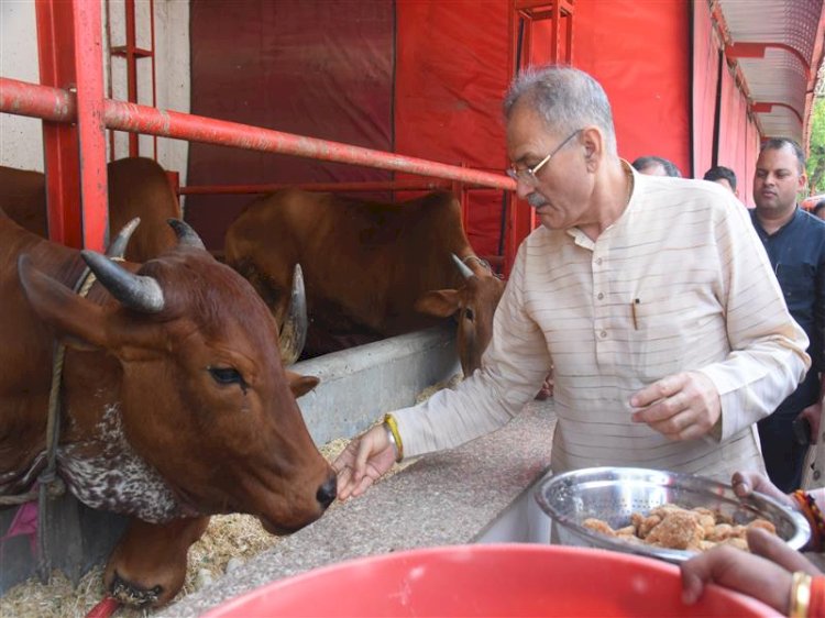 Governor visits Dharmasangh Mahavidyalaya in New Delhi